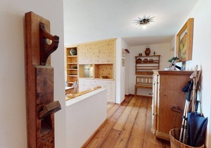 Rustic and very tastefully furnished 4 ½ - room flat on the ground floor.