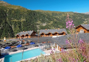 Rustic apartment with dishwasher, located in Valmeinie
