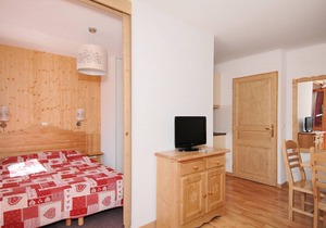 Rustic apartment with dishwasher, located in Valmeinie