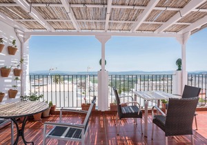 Rustic Holiday Apartment "Casa La Costanilla F" with Roof Terrace and Wide View