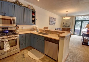 Rustic & Warm Townhome with a Private Hot Tub