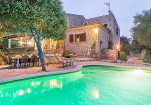 Sa Garriga - Four Bedroom Villa, Sleeps 8