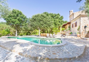 Sa Garriga - Four Bedroom Villa, Sleeps 8