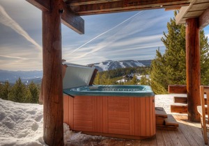 Saddle Ridge U2- Ski-in/out Luxury w/2 King Suites, Privacy, Mtn Views, Hot Tub
