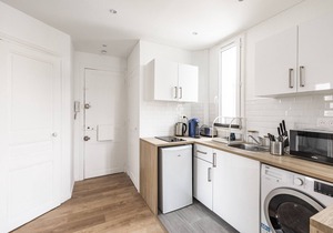 Safe Haven in the heart of Courbevoie - with Parking - Civil lease