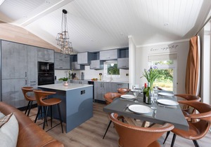 Saffron Lodge, 24 Roadford Lake Lodges