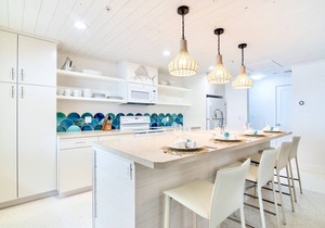 Sailfish Gulf Suites #4, Garden Views, Steps from the Beach