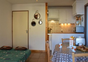 Saint Pierre la Mer, 2-room appt, cabin, sleeps 6, near beach, pets allowed