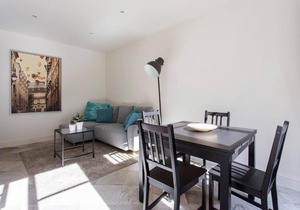 Saint Pauls Suite 24