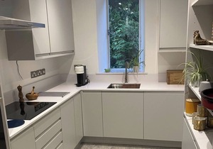 Salcombe 2 bed flat above beach, parking
