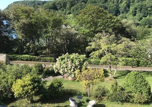 Salcombe 2 bed flat above beach, parking
