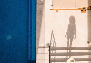 Saltwater Pool + Rooftop Terrace-Walk to Beach