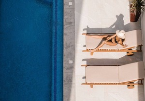 Saltwater Pool + Rooftop Terrace-Walk to Beach