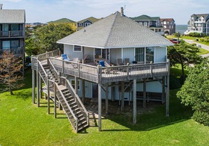 Salty T - Stunning 3 Bedroom Canalfront Home in Frisco