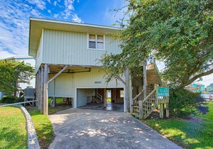 Salty T - Stunning 3 Bedroom Canalfront Home in Frisco