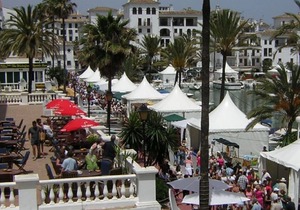 San luis de Sabinillas, coastal town apartment & lovely beach by Puerto Duquesa