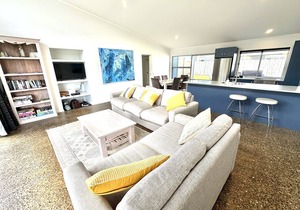 Sands Beach House - Matarangi Holiday Home