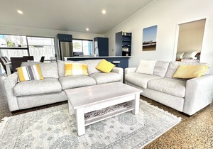Sands Beach House - Matarangi Holiday Home