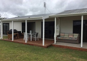 Sandy feet Waihi Beach - Relax unwind no stress here.