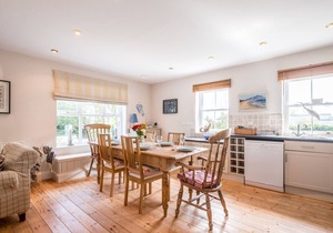 SANDY LODGE ROCK, pet friendly, with open fire in Rock