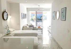 Santa Catalina Beach Flat by Canary365