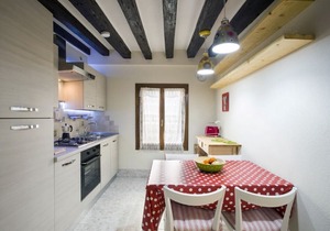 SANTA CATERINA: bright and quiet study by a canal, in Cannaregio district