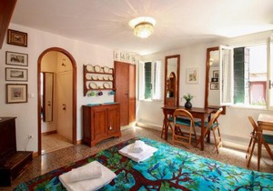 Santi Apostoli Home by Halldis