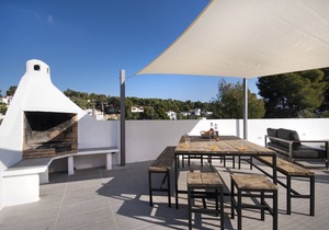 Sara 10 p.- modern, family friendly, private pool and tennis court!