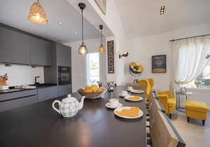 Sara 8p.- modern, family friendly; private pool and tennis court!
