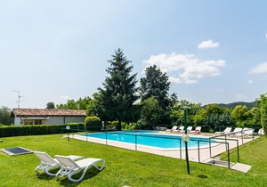 Scenic Apartment in Salò with Swimming Pool