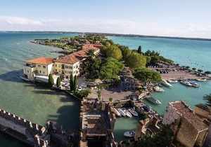 Scenic Holiday Home in Pastrengo near Lazise Lake, City Centre