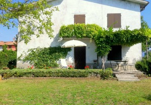Scenic Holiday Home in Pastrengo near Lazise Lake, City Centre