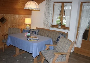 "Schwalbennest" apartment with mountain view, balcony & Wi-Fi