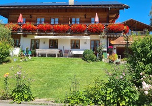 "Schwalbennest" apartment with mountain view, balcony & Wi-Fi
