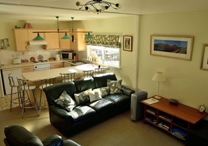 Scottish cabin-style cottage with large garden in Braemar village