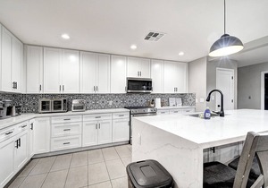 Scottsdalestays: 9BR/6BA Luxury Estate with Pool, Hot Tub & Resort Amenities
