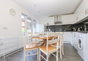 SEA BREEZE 17 GANNEL, pet friendly, with a garden in Porthtowan