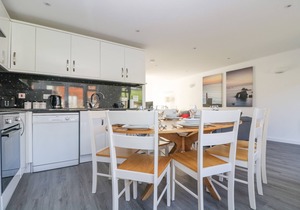 SEA BREEZE 17 GANNEL, pet friendly, with a garden in Porthtowan