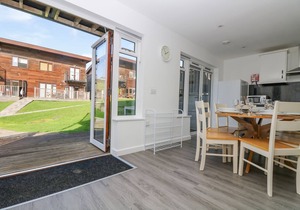 SEA BREEZE 17 GANNEL, pet friendly, with a garden in Porthtowan