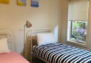 SEA BREEZE - beachside getaway McCrae