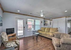 Sea Breeze Crystal Beach Home - Walk to Beach!