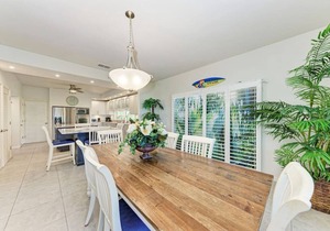 Sea Grape Inn#8- Beach Front Condo