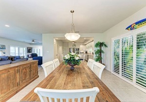 Sea Grape Inn#8- Beach Front Condo