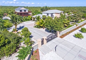 Sea La Vie - Beachside 2 Bedrooms Unit #4, with ocean views
