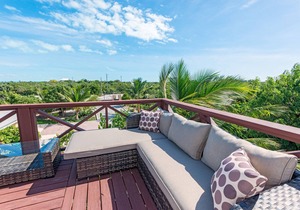 Sea La Vie - Beachside 2 Bedrooms Unit #4, with ocean views