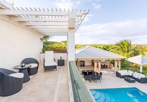 Sea La Vie - Beachside 4 Bedroom Villa, Unit #1