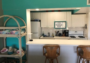 SEAbbatical on Sapphire- Steps to the beach! Sleeps 5
