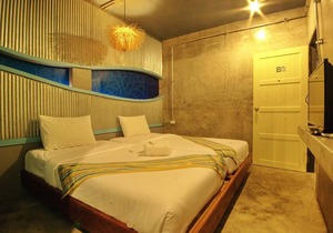 Seabox Khaolak Hostel