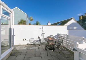 SeaCrest 1 - Contemporary Split Level Apartment With Views over Porthmeor Beach – Sleeps 6 – Parking