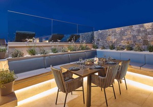 Seafront Apt by Myseasight.com, with Seaview, infinity pool, direct on the beach